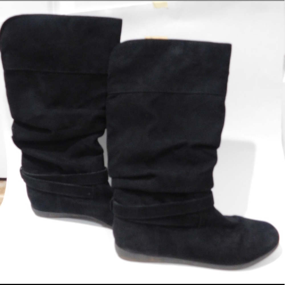 Cute black medium length winter boots